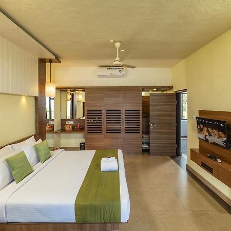 Hotel The Mountain Courtyard Thekkady Exterior foto