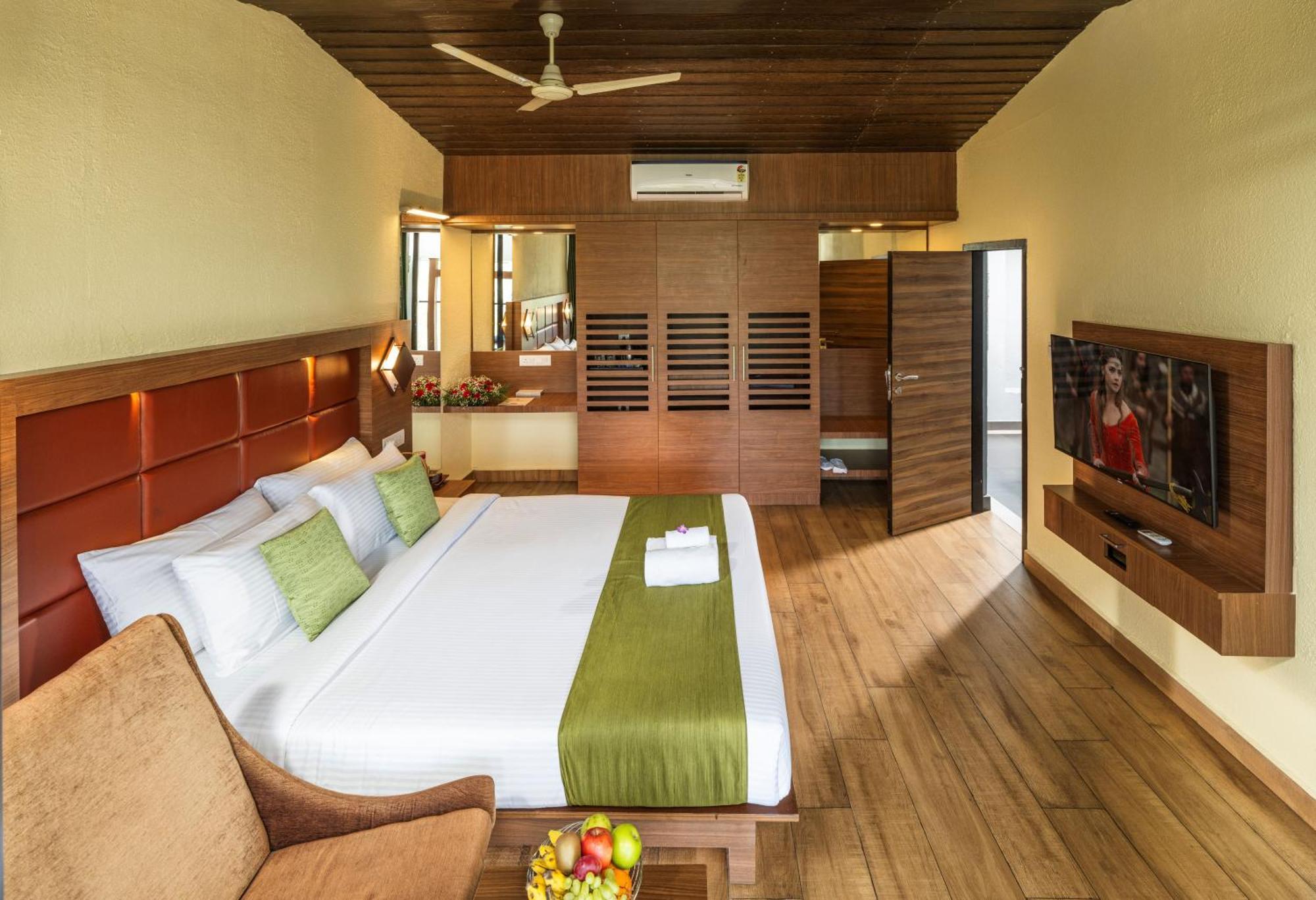 Hotel The Mountain Courtyard Thekkady Exterior foto