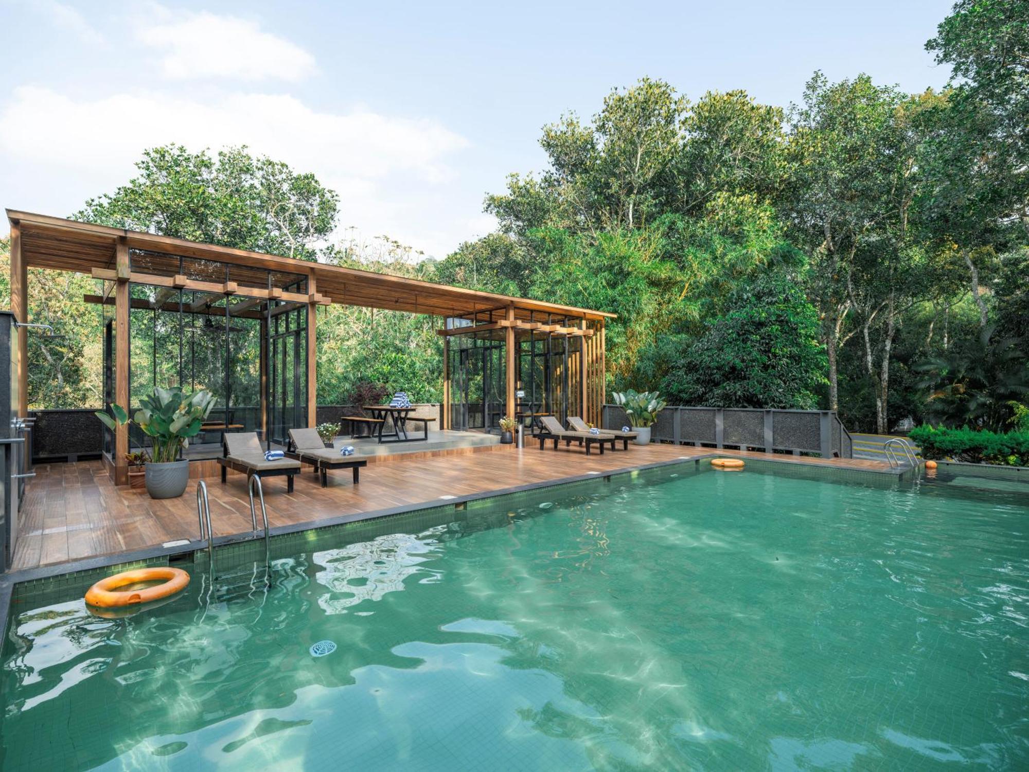 Hotel The Mountain Courtyard Thekkady Exterior foto