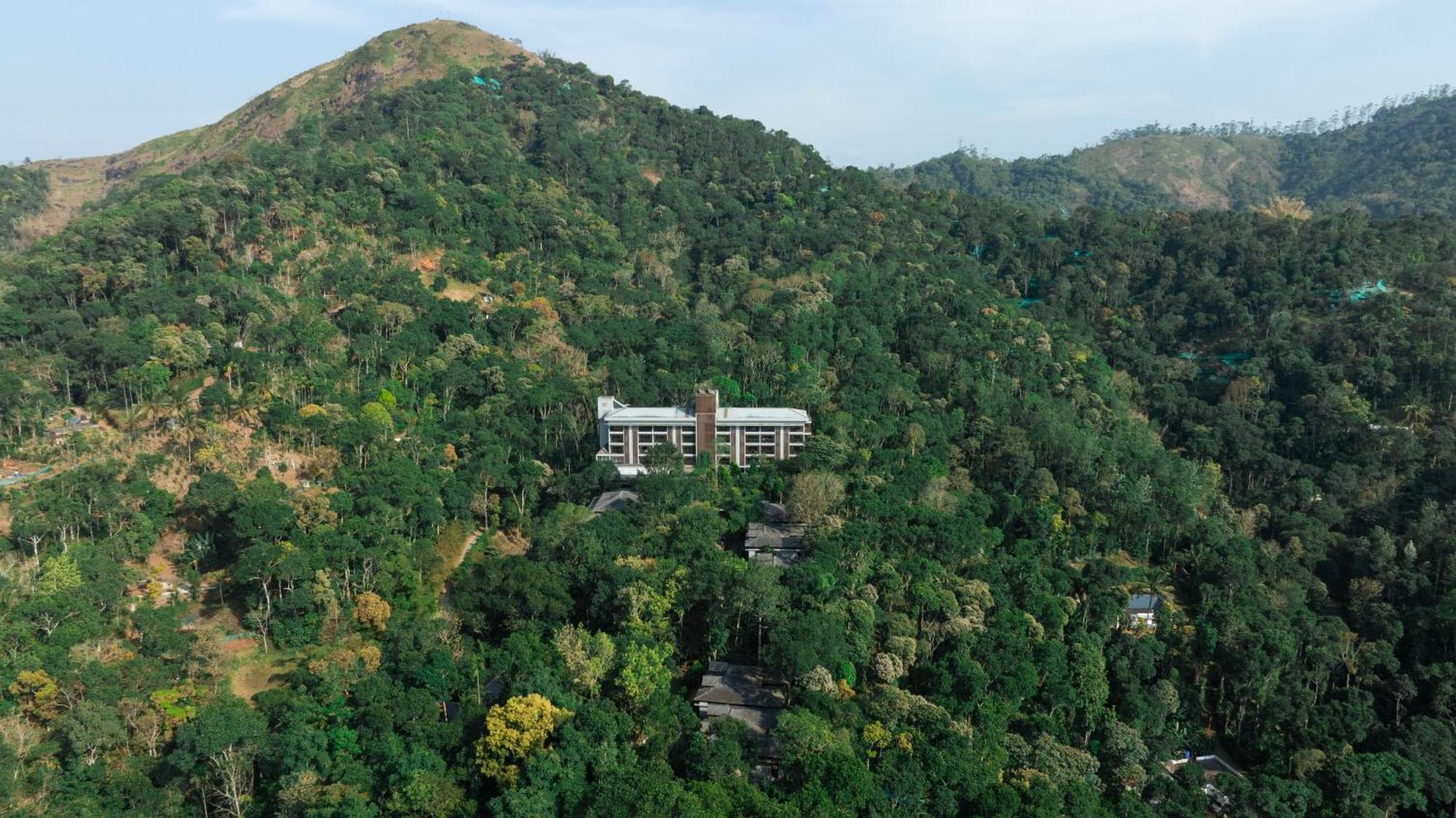 Hotel The Mountain Courtyard Thekkady Exterior foto